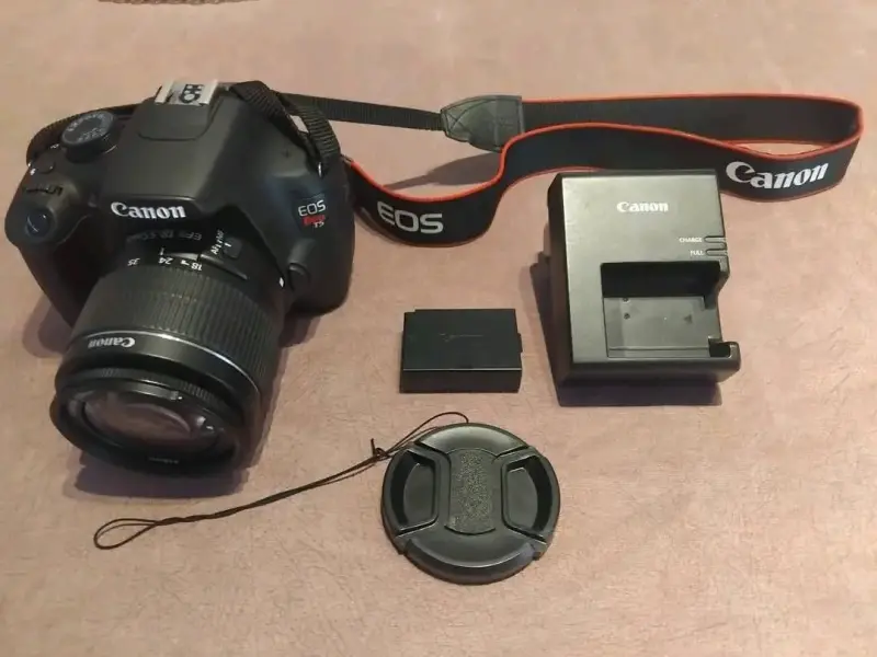 Cámara Canon EOS T5i con accesorios - 1