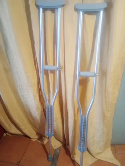 Muletas ajustables metálicas - miniatura 1