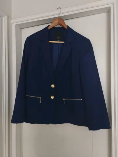Blazer azul con botones dorados - miniatura 1