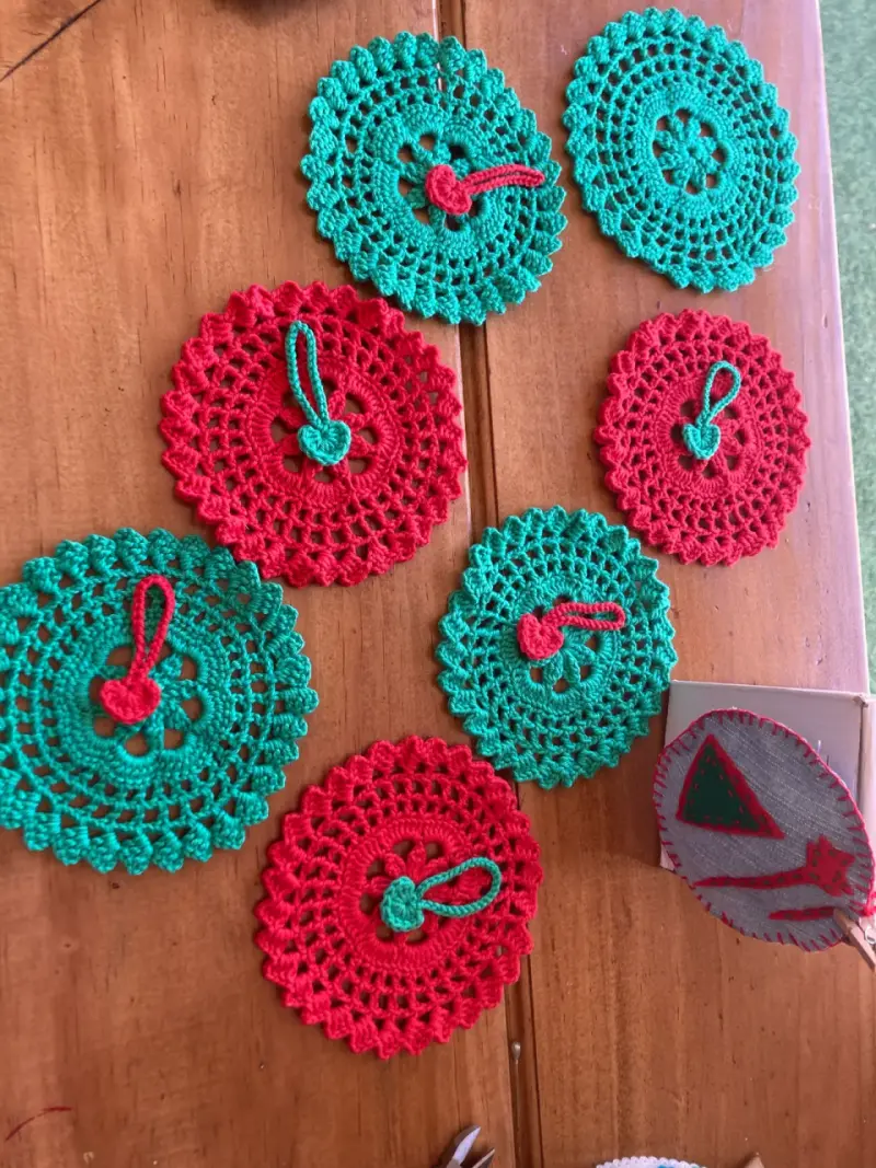 Posavasos tejidos a crochet con marca copas - 1
