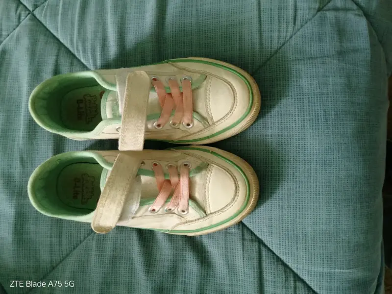 Zapatillas infantiles blanco y verde