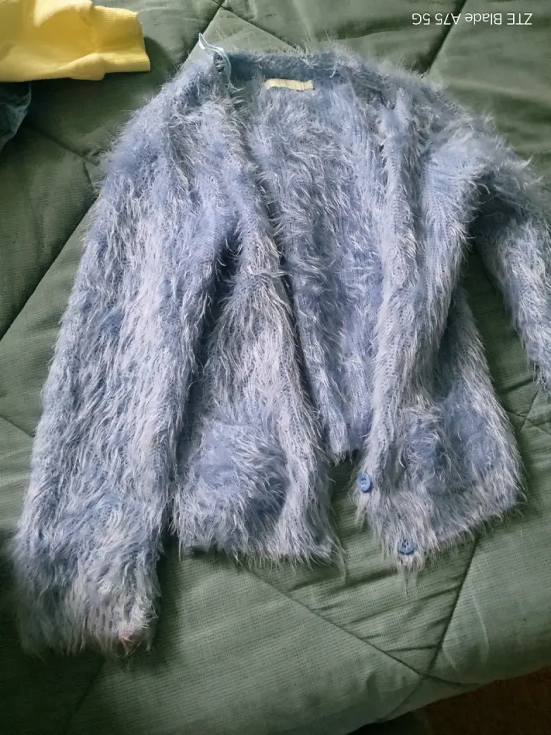 Cardigan peludo azul