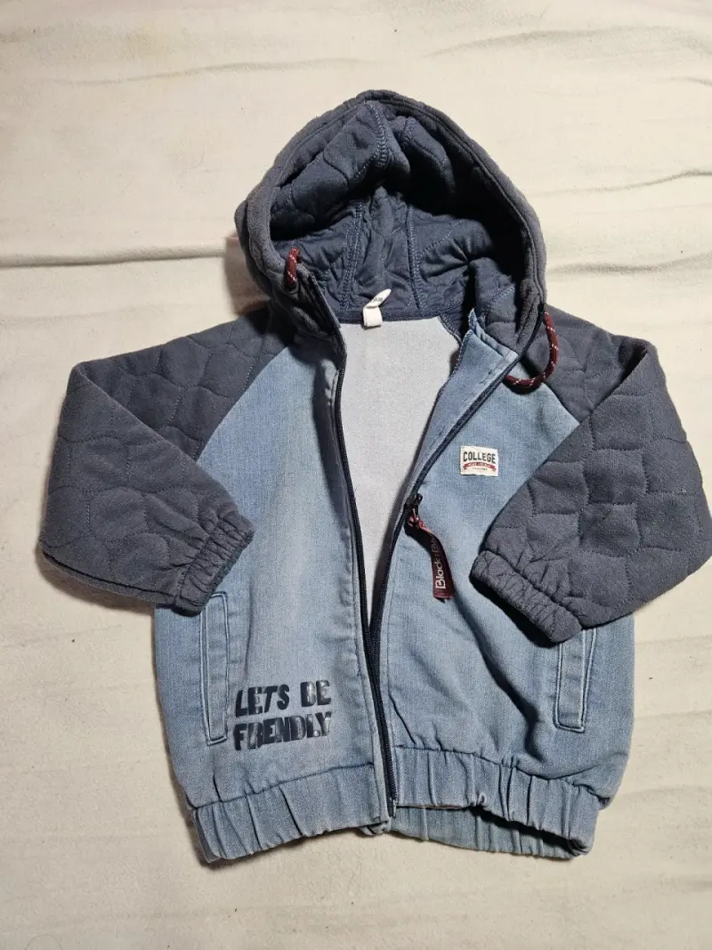 Chaqueta con capucha para niño