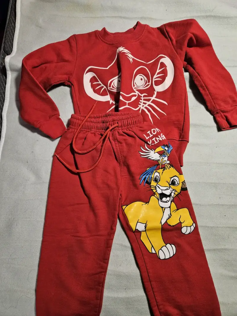 Conjunto infantil El Rey León rojo