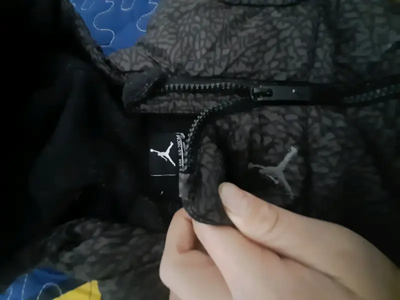 Chaqueta Jordan negra con patrón - 1