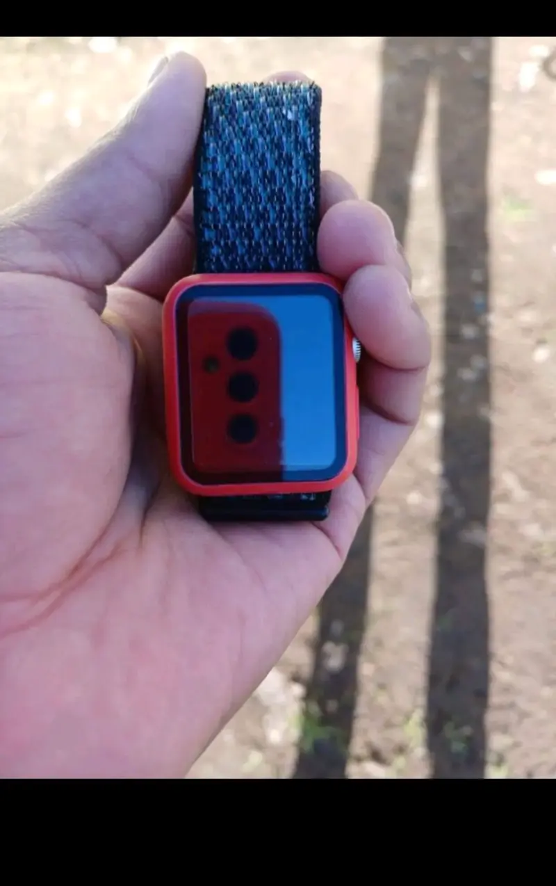Smartwatch Apple aluminio  con correa - 2