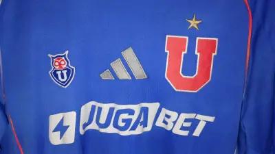Camiseta  Universidad de Chile 25/26 - miniatura 3