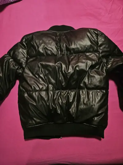 Chaqueta negra acolchada ZARA TALLA 6 - miniatura 1