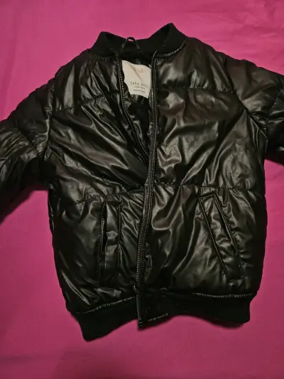 Chaqueta negra acolchada ZARA TALLA 6 - miniatura 3