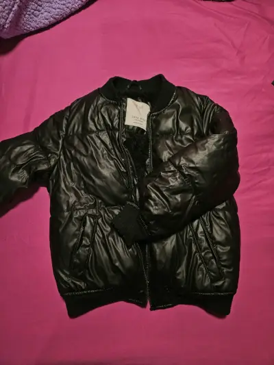 Chaqueta negra acolchada ZARA TALLA 6 - miniatura 4