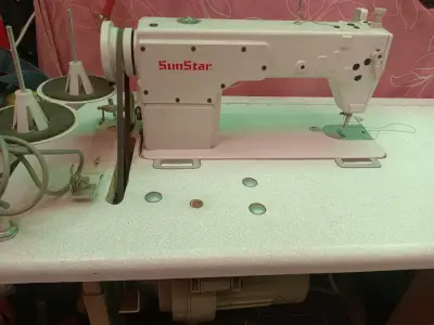 Máquina de coser industrial SunStar - miniatura 1