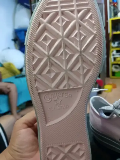 Zapatillas rosadas con brillo - miniatura 3
