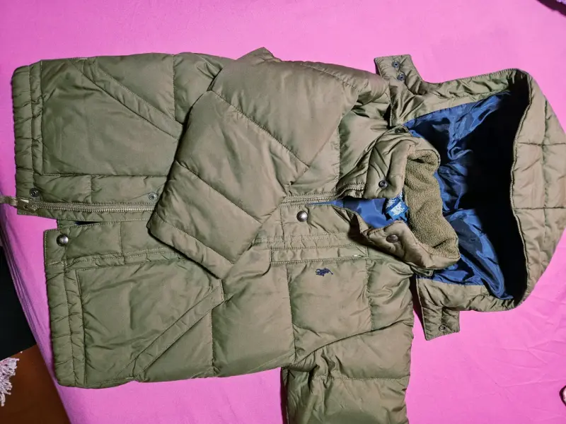 Chaqueta acolchada verde marca polo talla 6 a 8 añ - 3