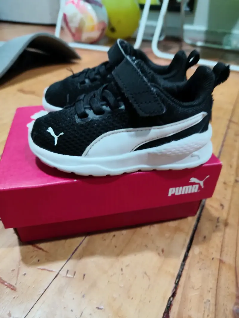Zapatillas negras para niños - 1