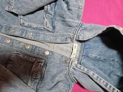 Chaqueta de mezclilla con capucha zara 5 a 6 años - miniatura 2