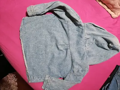 Chaqueta de mezclilla con capucha zara 5 a 6 años - miniatura 3