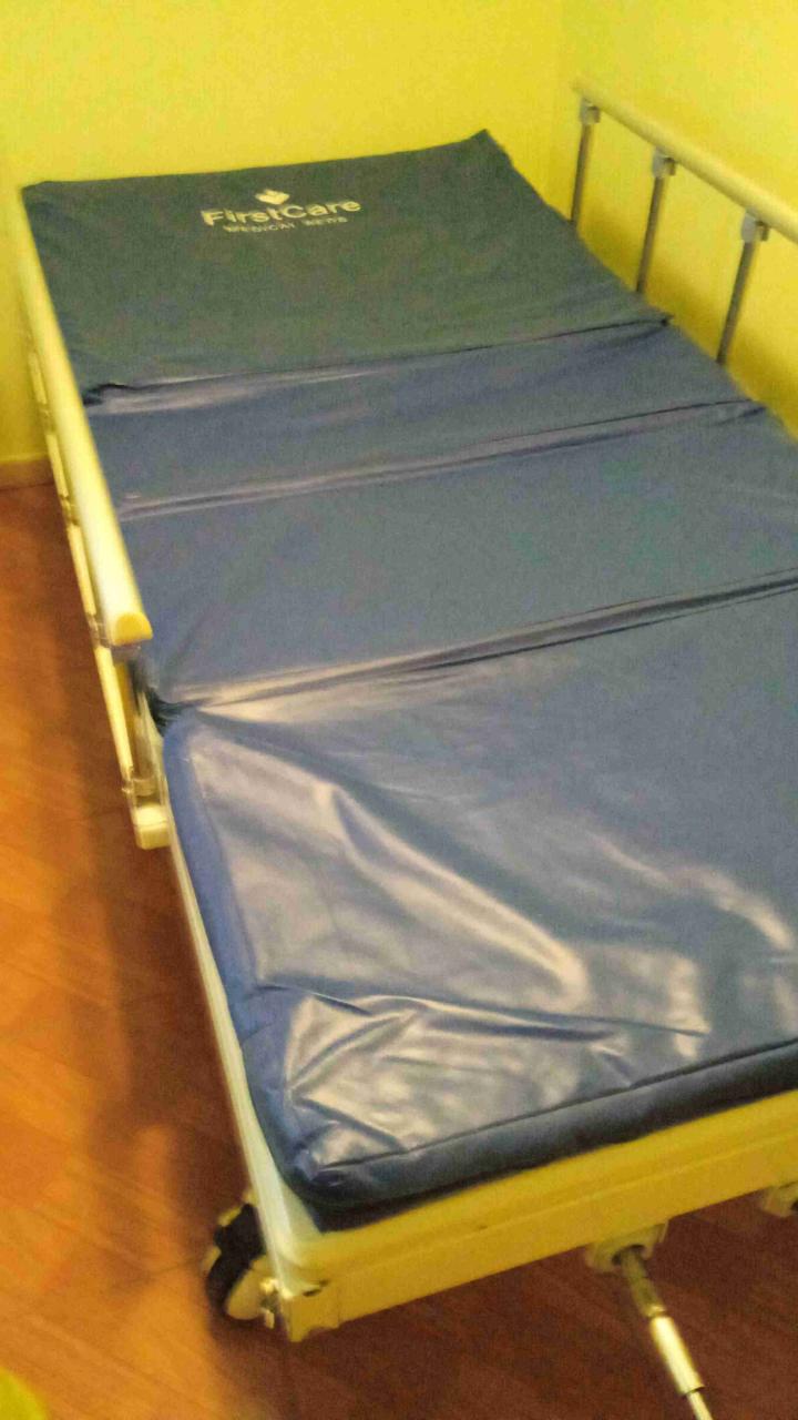 Cama hospitalaria con colchón - 1