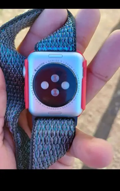 Smartwatch gris con correa - miniatura 2
