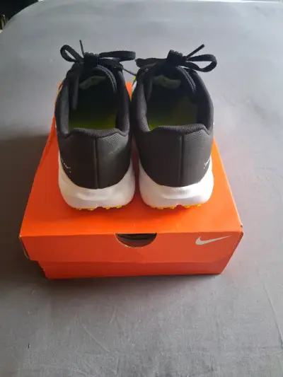 Zapatillas Nike negro y amarillo - miniatura 2