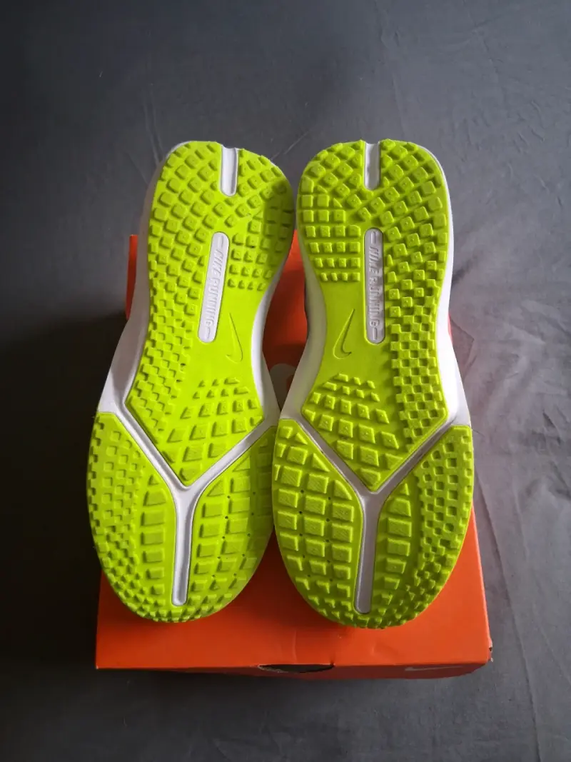 Zapatillas Nike negro y amarillo - 3