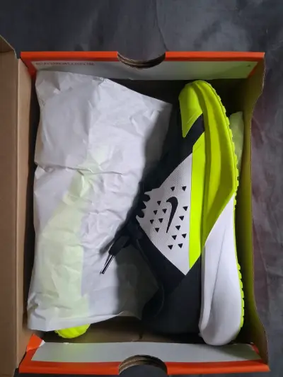 Zapatillas Nike negro y amarillo - miniatura 4