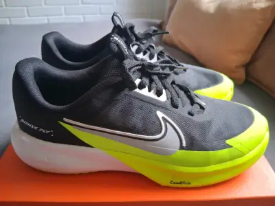Zapatillas Nike negro y amarillo - miniatura 5