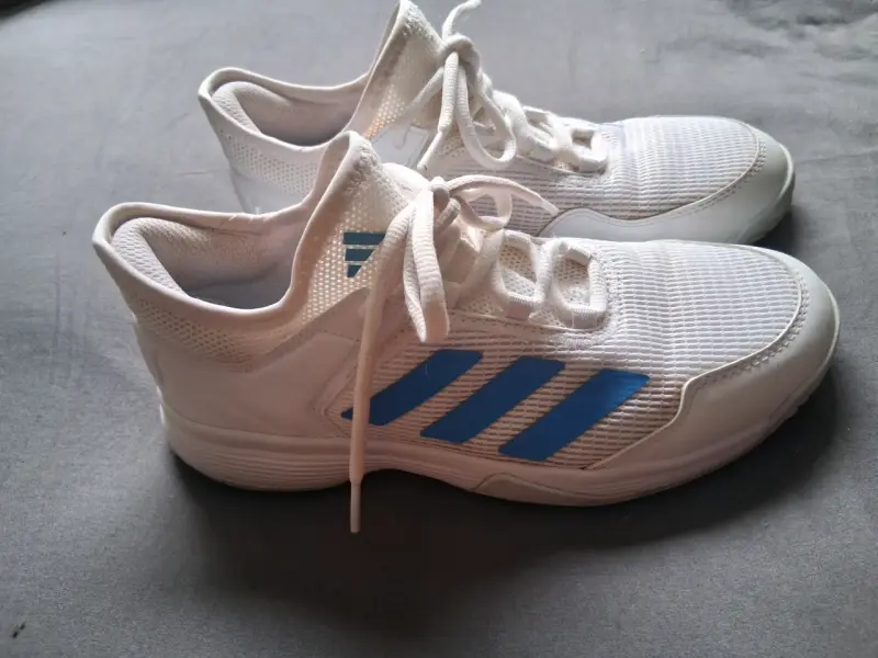 Zapatillas deportivas blancas con azul - 2