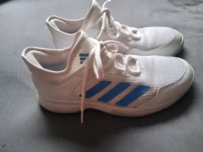 Zapatillas deportivas blancas con azul - miniatura 2