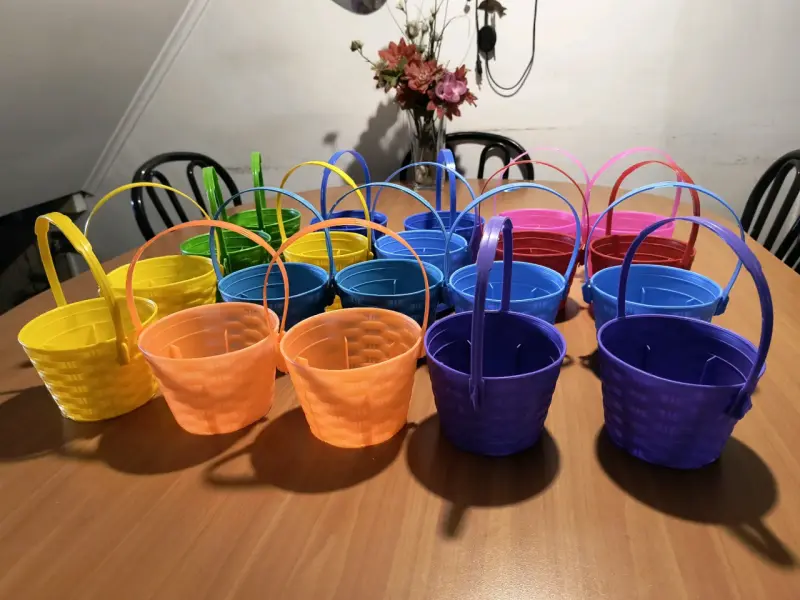 Canastitas de plástico coloridas