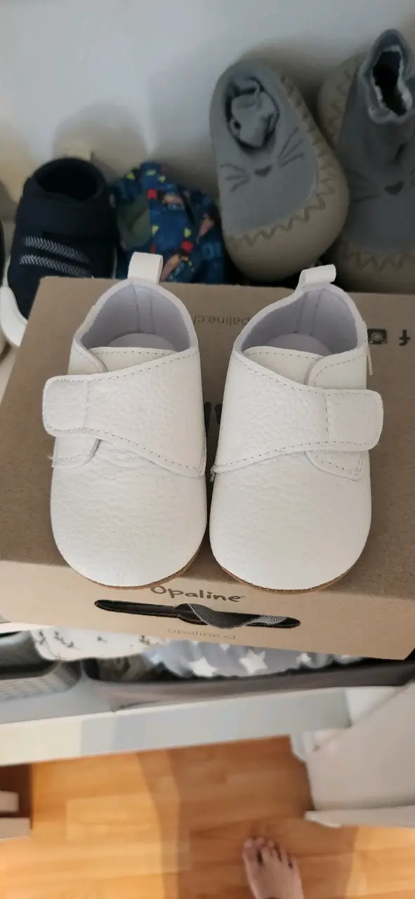 Zapatos blancos de bebé nuevos - 1