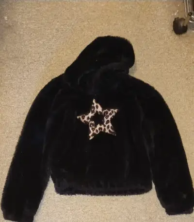 Polerón de plush con estrella talla 14 en $10.000 - miniatura 1