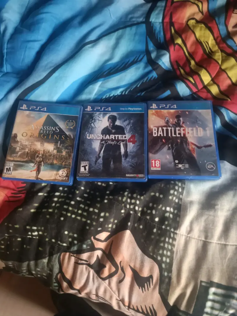 ps4 con 2 controles y tres juegos - 2
