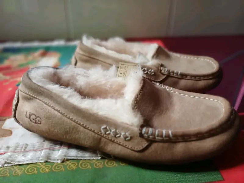 Zapatillas UGG de peluche beige - 1