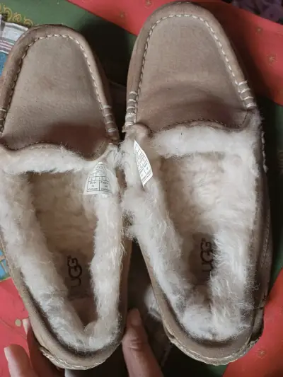 Zapatillas UGG de peluche beige - miniatura 3