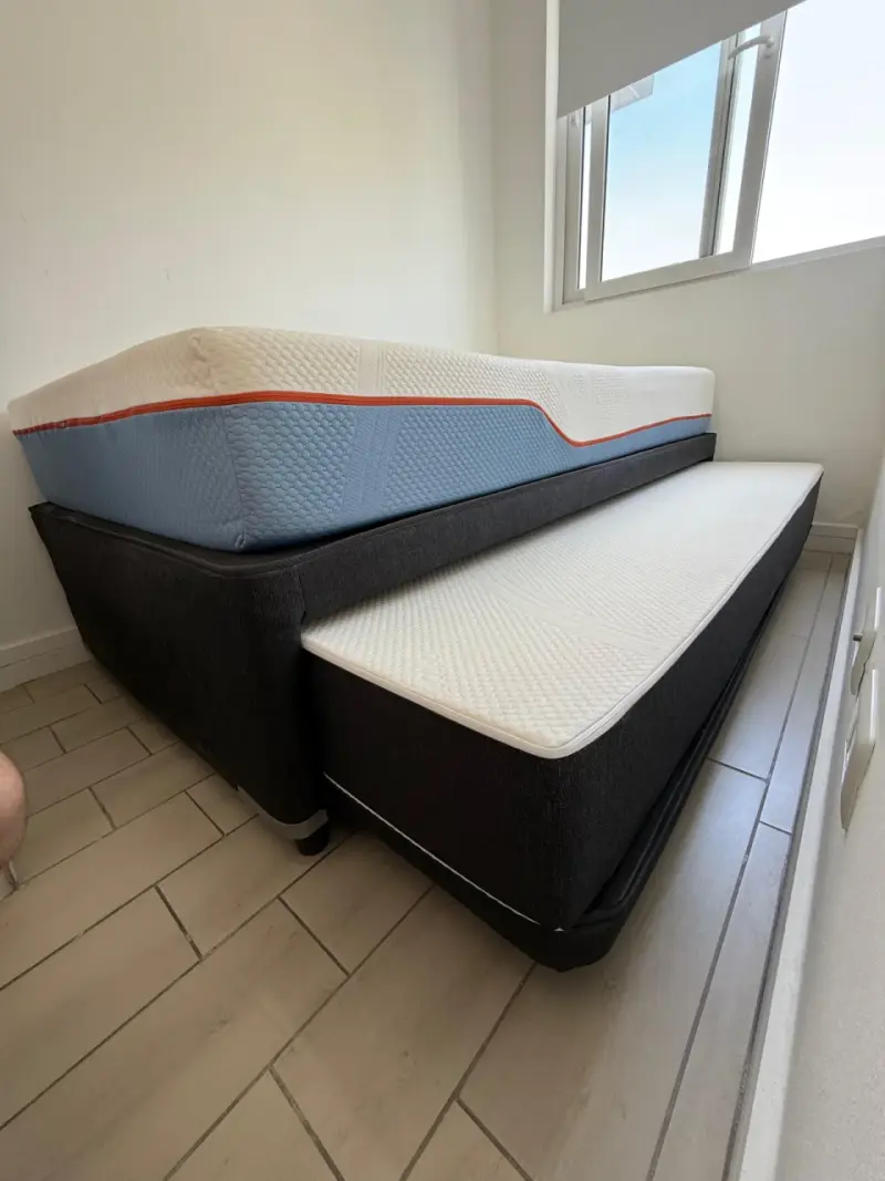 Cama con colchón en buen estado - 4