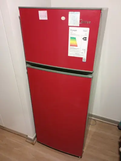 Refrigerador rojo Midea A+ - miniatura 1