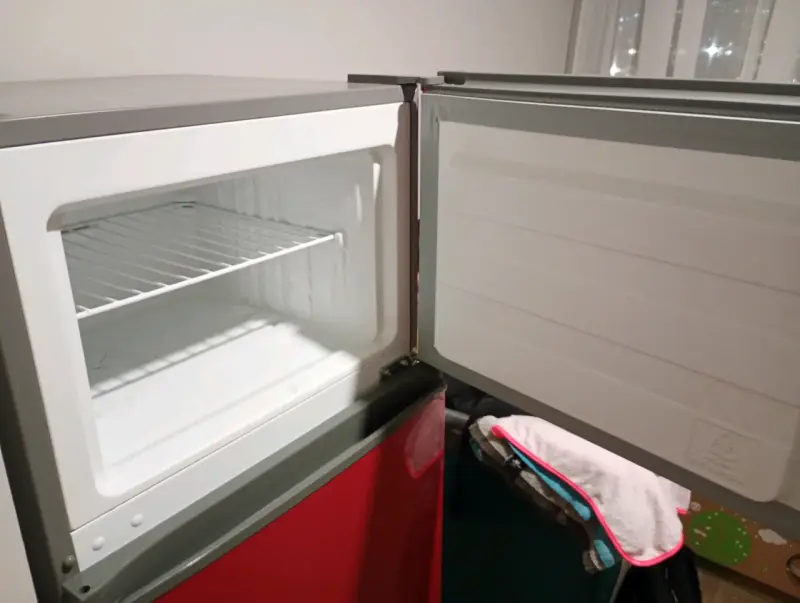 Refrigerador rojo Midea A+ - 2