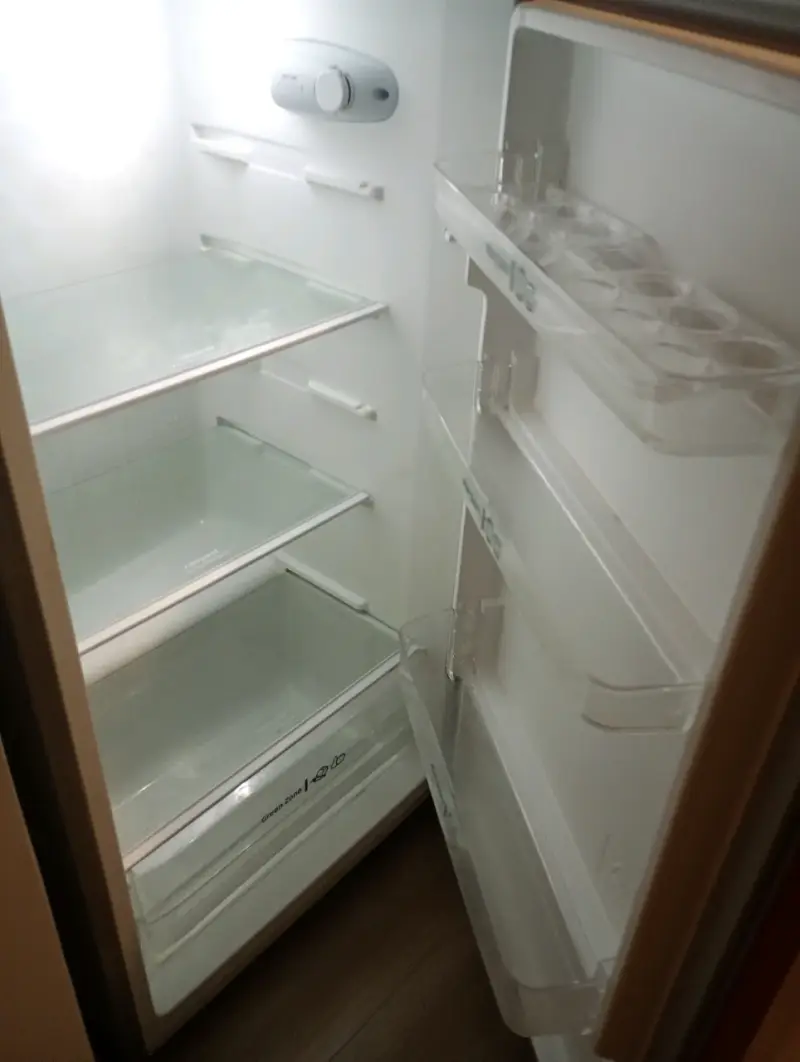 Refrigerador rojo Midea A+ - 3