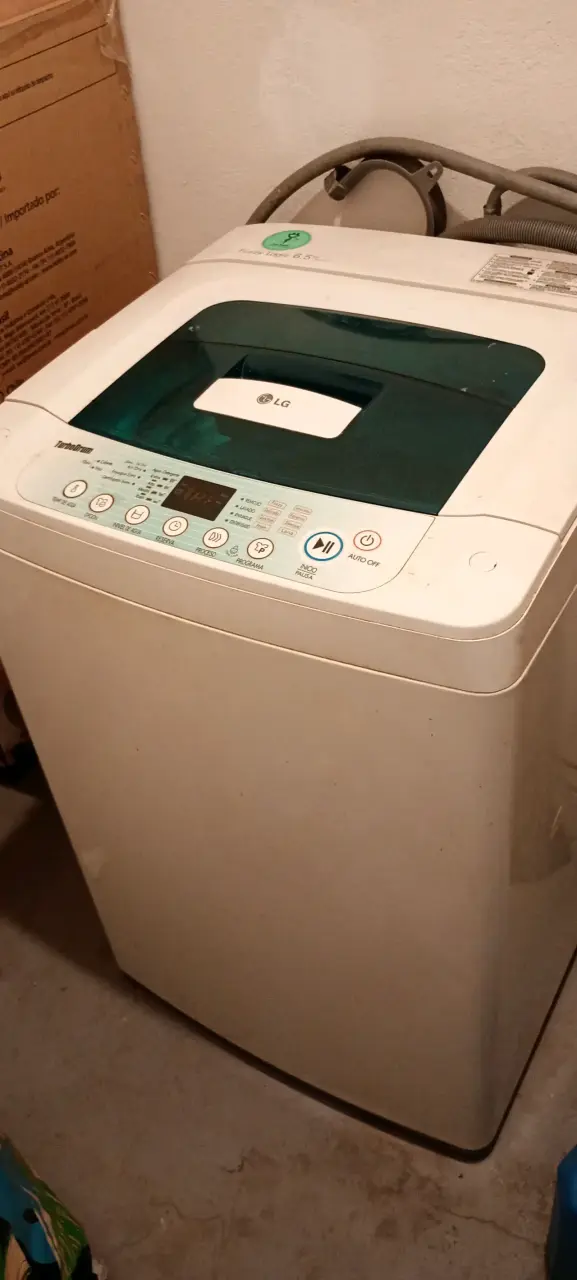 Refrigerador rojo Midea A+ - 6