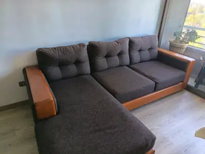 Sofá seccional de tela gris - miniatura 1