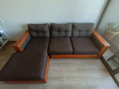 Sofá seccional de tela gris - miniatura 2