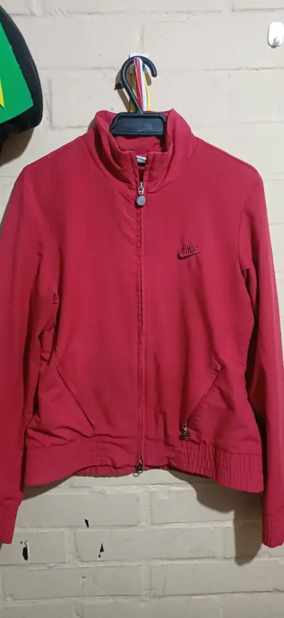 Chaqueta deportiva roja Nike - miniatura 1