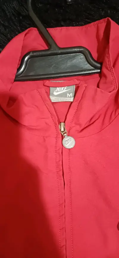 Chaqueta deportiva roja Nike - miniatura 4