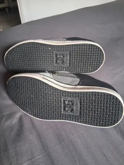 Zapatillas gris con velcro marca dc - miniatura 4
