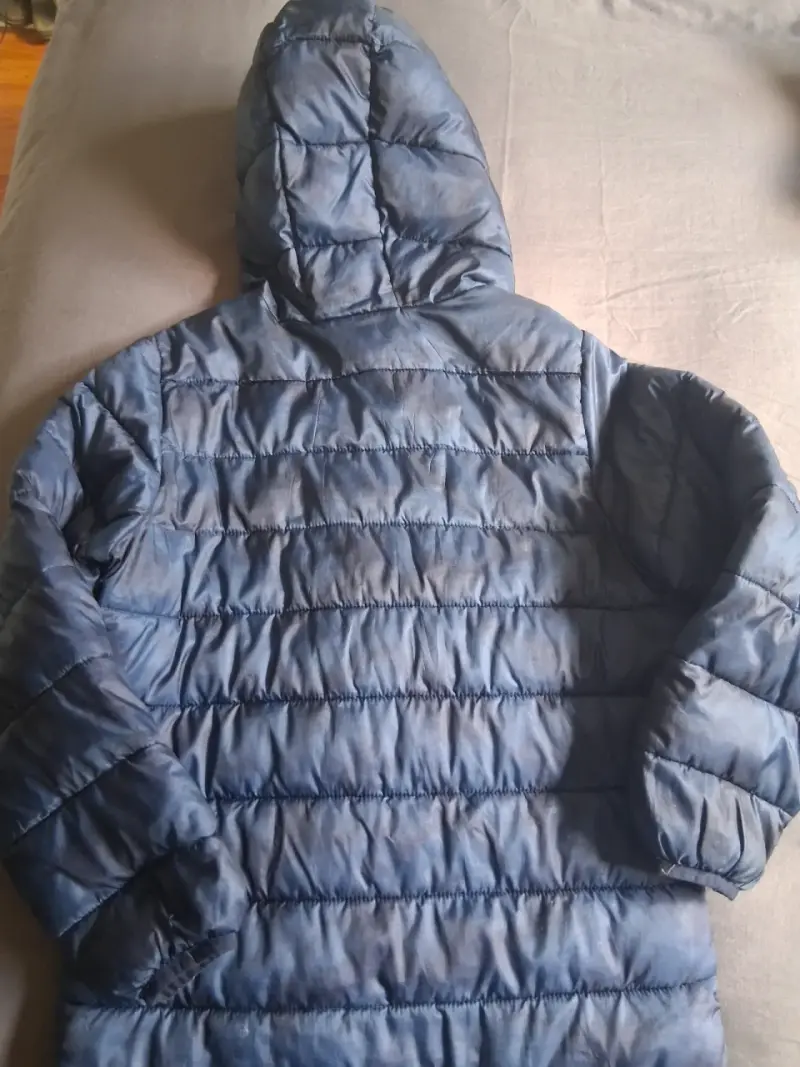 Chaqueta acolchada azul con capucha maui and son - 3