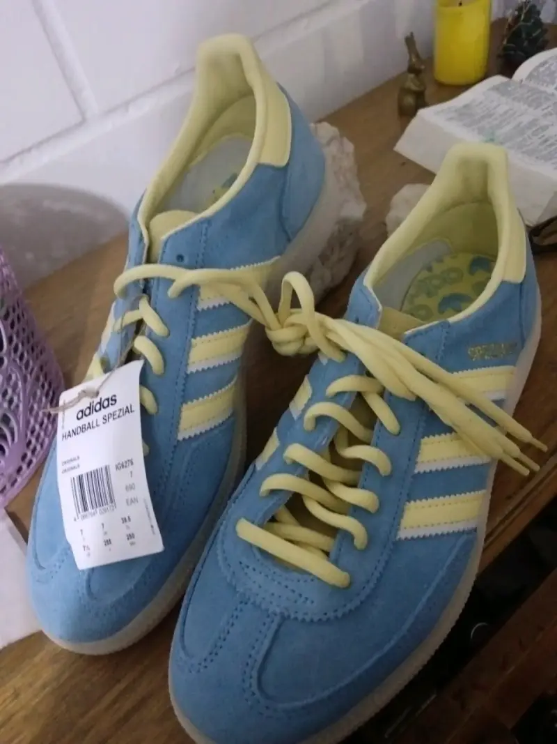 Zapatillas celestes Adidas con caja - 3