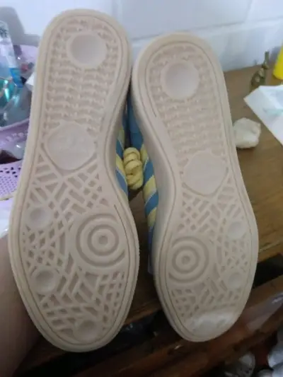 Zapatillas celestes Adidas con caja - miniatura 4