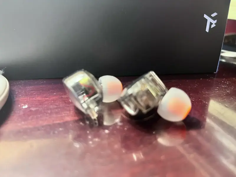 Auriculares con cable transparentes Fiio JD10 - 2