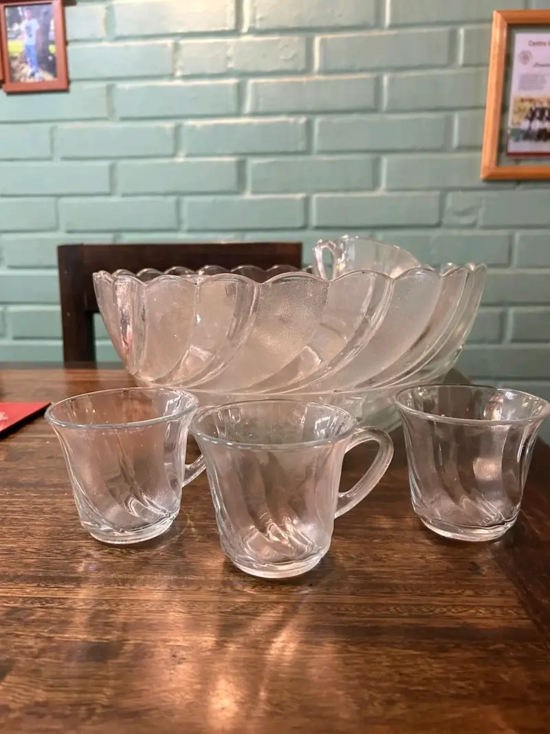 Set de cuencos y tazas de vidrio - 2