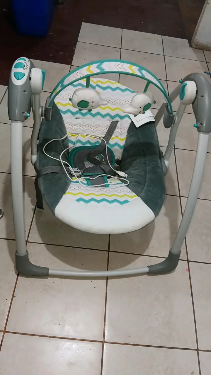 Columpio eléctrico para bebé - 1